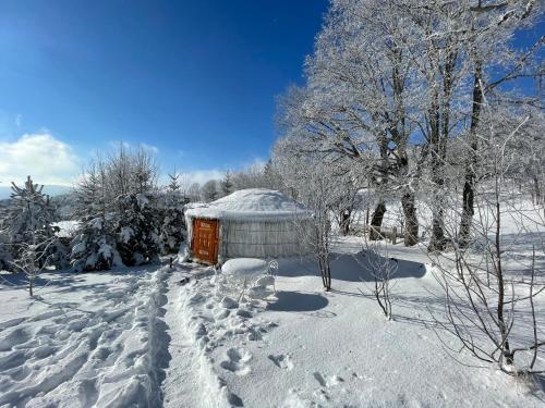 Kilátás, Eco Yourte Les Airelles in Saint-Antheme Kilátás, Eco Yourte Les Airelles in Saint-Antheme