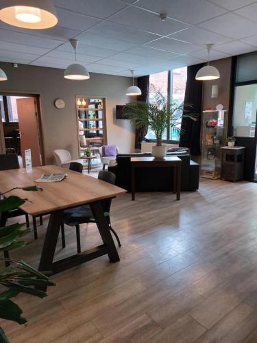 Спільний лаунж/ТБ зона, Simplon Hostel in Гронінген Спільний лаунж/ТБ зона, Simplon Hostel in Гронінген