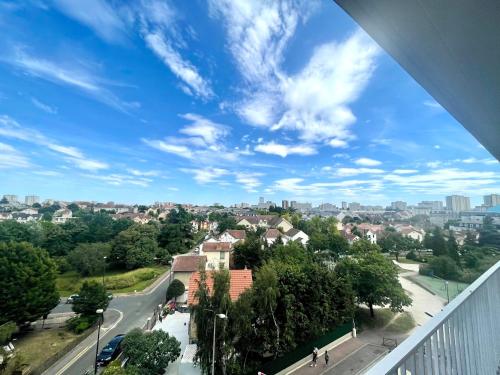 Balcony/terrace, Superbe appartement en centre-ville, 20min de Paris, 5 min d'Enghien in Saint Gratien Balcony/terrace, Superbe appartement en centre-ville, 20min de Paris, 5 min d'Enghien in Saint Gratien