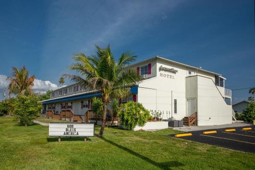 Exterior view, Captain's Table Hotel by Everglades Adventures in Everglades City (FL) Exterior view, Captain's Table Hotel by Everglades Adventures in Everglades City (FL)