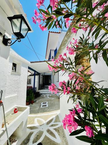 المنطقة المحيطة, Άκρη του κόσμου (Ακρη του κοσμου) in Valeontades المنطقة المحيطة, Άκρη του κόσμου (Ακρη του κοσμου) in Valeontades