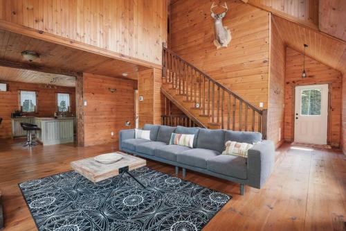 Chalet Bonheur -Rustique- Pet friendly in Nominingue (QC) Chalet Bonheur -Rustique- Pet friendly in Nominingue (QC)