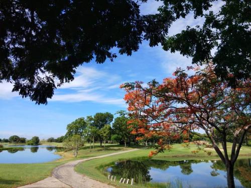 Uniland Golf & Resort in Nakhon Pathom Uniland Golf & Resort in Nakhon Pathom