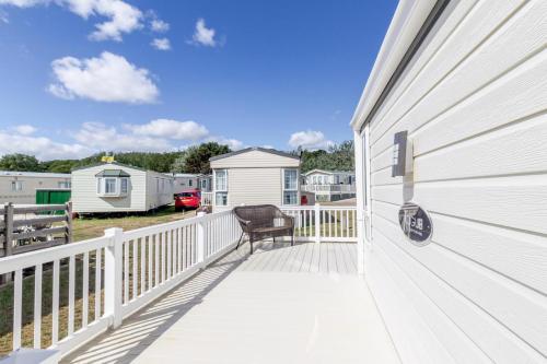 Зовнішній вигляд готелю, Beautiful, pet friendly caravan by the beach in Suffolk ref 40126ND in Лоустофт Зовнішній вигляд готелю, Beautiful, pet friendly caravan by the beach in Suffolk ref 40126ND in Лоустофт