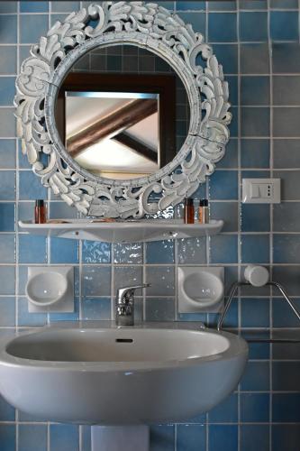 Bathroom, Hotel Pace in Sirmione Bathroom, Hotel Pace in Sirmione