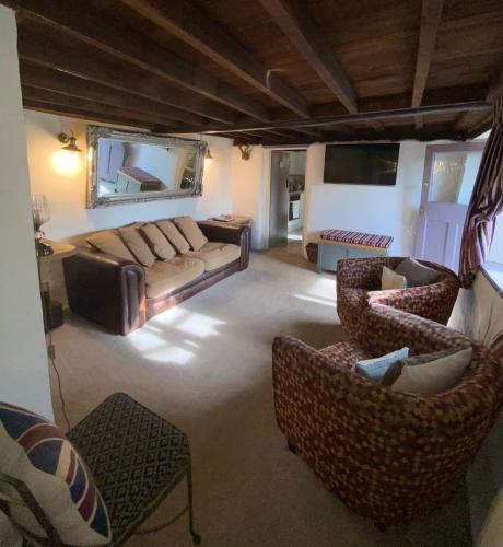 Thatch Cottage, East Boldre nr Beaulieu and Lymington in Beaulieu Thatch Cottage, East Boldre nr Beaulieu and Lymington in Beaulieu