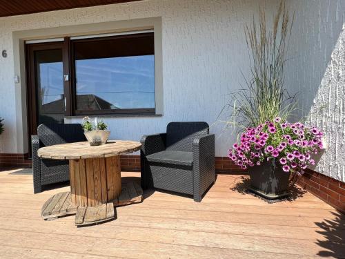 Ferienwohnung 75m² Terrasse Parkplatz WallBox Nurburgring in Herresbach Ferienwohnung 75m² Terrasse Parkplatz WallBox Nurburgring in Herresbach