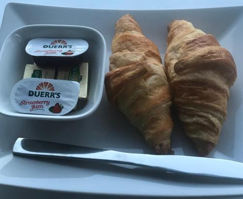 Food and beverages, fAiRy DeLL Guesthouse, with cozy lockable rooms, tv, tea tray with choccies, free wifi and parking, in Wyke Food and beverages, fAiRy DeLL Guesthouse, with cozy lockable rooms, tv, tea tray with choccies, free wifi and parking, in Wyke