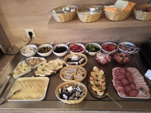 Food and beverages, Hotel AI Konigshof in Charlottenburg Food and beverages, Hotel AI Konigshof in Charlottenburg
