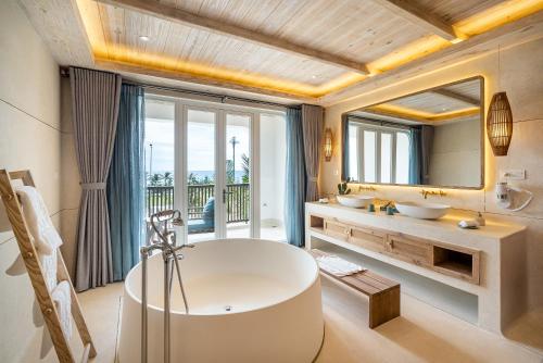 Bathroom, Stelia Beach Resort in Tuy Hòa (Phú Yên) Bathroom, Stelia Beach Resort in Tuy Hòa (Phú Yên)