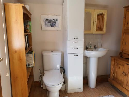 Banyo, The Point, Cottage - suit couple or family 2, max 5 in Skelton Banyo, The Point, Cottage - suit couple or family 2, max 5 in Skelton