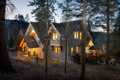 The Hunter's Lodge in Breck! Private Hot Tub, Fire Pit, and Patio! in Baldy Mountain The Hunter's Lodge in Breck! Private Hot Tub, Fire Pit, and Patio! in Baldy Mountain