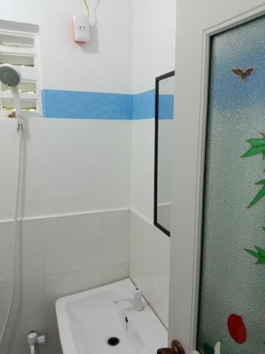 Μπάνιο, RedDoorz @ Isla Virginia Beach Resort Aurora Baler in Μπαλερ Μπάνιο, RedDoorz @ Isla Virginia Beach Resort Aurora Baler in Μπαλερ