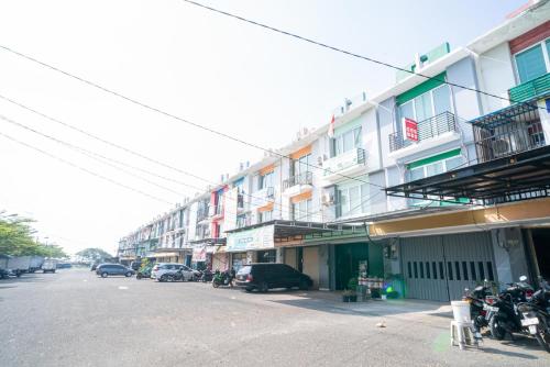 Exterior view, RedDoorz @ Aralia Harapan Indah in Tarumajaya Exterior view, RedDoorz @ Aralia Harapan Indah in Tarumajaya