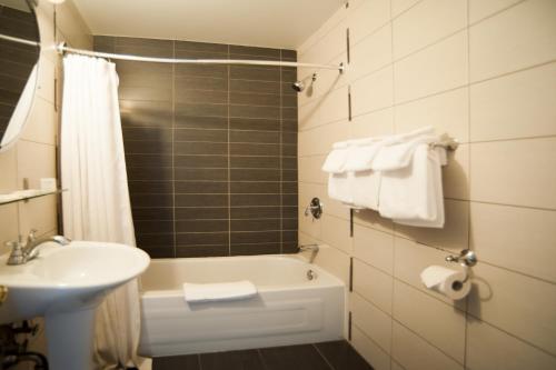 Kupaonica, Hotel Le Mirage in Saint Basile-Le-Grand (QC) Kupaonica, Hotel Le Mirage in Saint Basile-Le-Grand (QC)
