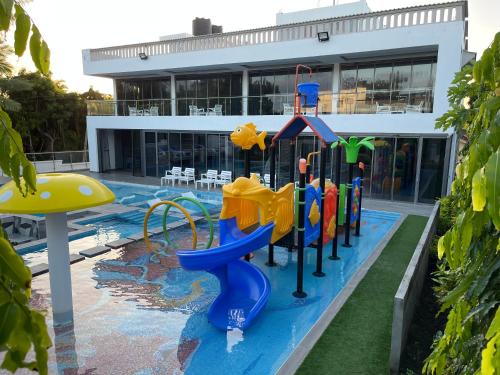 外觀, Bingo House Watamu, A Modern 5-Bedroom Villa with Pool, A Kids Heaven in 華塔木 外觀, Bingo House Watamu, A Modern 5-Bedroom Villa with Pool, A Kids Heaven in 華塔木