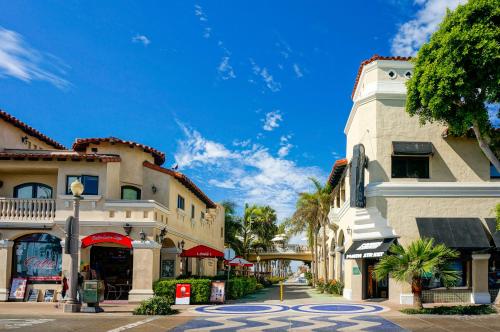 Pintu masuk, Balboa Inn, On The Beach At Newport in Newport Beach (CA) Pintu masuk, Balboa Inn, On The Beach At Newport in Newport Beach (CA)