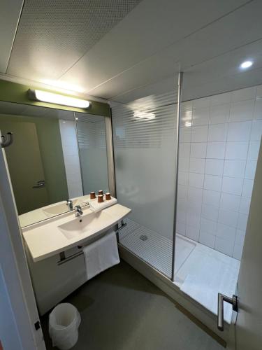 Ibis Budget Marseille Est Saint-Menet La Valentine in Saint-Menet Ibis Budget Marseille Est Saint-Menet La Valentine in Saint-Menet