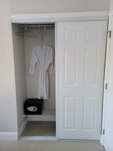 Casa806 Men Only Guest House in Fort Lauderdale (FL) Casa806 Men Only Guest House in Fort Lauderdale (FL)