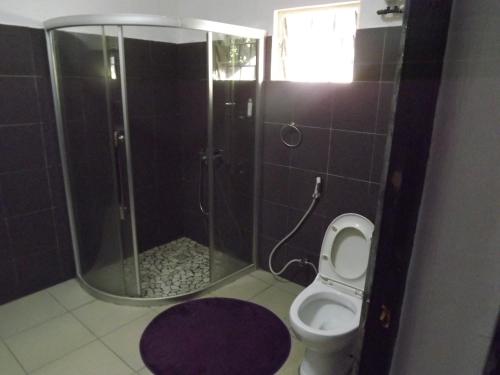 Bathroom, Hotel La Grillade in Moroni Bathroom, Hotel La Grillade in Moroni