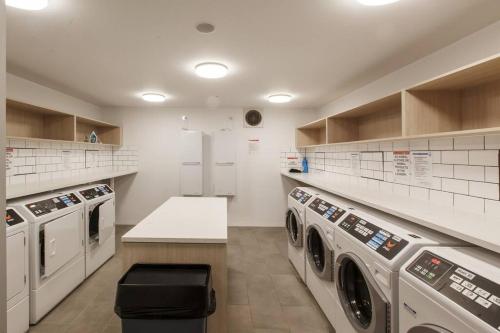 1 Bedroom Apartment @ Mason Square in Essendon 1 Bedroom Apartment @ Mason Square in Essendon