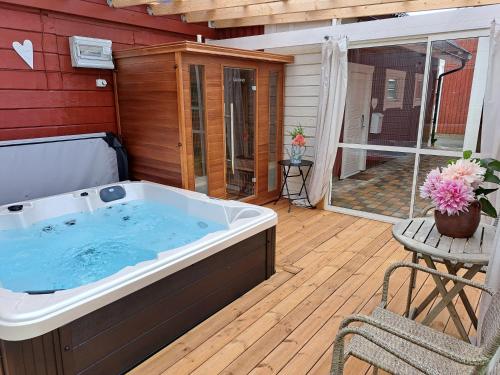 Létesítmények, Myntloftet Borlänge med inglasad bubbelbad (Myntloftet Borlange med inglasad bubbelbad) in Borlänge Létesítmények, Myntloftet Borlänge med inglasad bubbelbad (Myntloftet Borlange med inglasad bubbelbad) in Borlänge