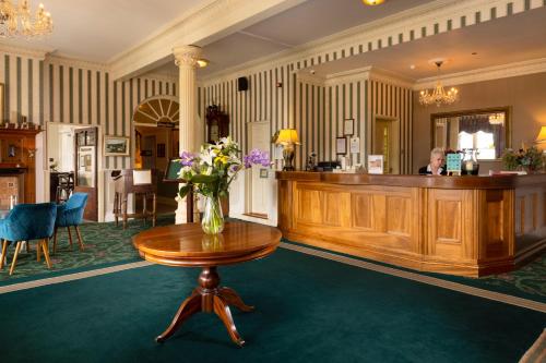 Vestíbulo, Eccles Hotel and Spa in Glengarriff Vestíbulo, Eccles Hotel and Spa in Glengarriff