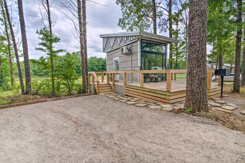 2 Mi to MSU Chic Tiny Home Retreat! in Starkville 2 Mi to MSU Chic Tiny Home Retreat! in Starkville