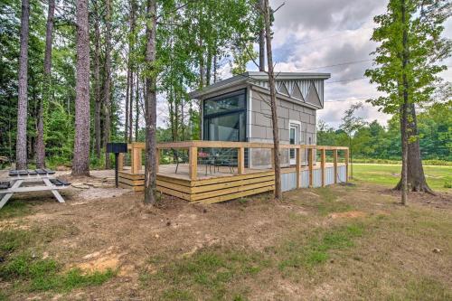 2 Mi to MSU Chic Tiny Home Retreat! in Starkville 2 Mi to MSU Chic Tiny Home Retreat! in Starkville