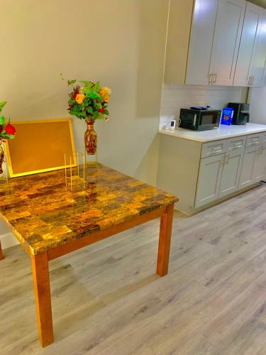 Kitchen, STOP Inn STAY HOSTEL in East Houston Kitchen, STOP Inn STAY HOSTEL in East Houston