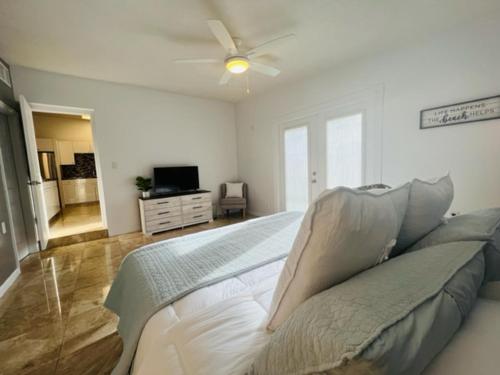 Pool, Hot tub, Close to Beaches, Shopping, More! in Osprey (FL) Pool, Hot tub, Close to Beaches, Shopping, More! in Osprey (FL)