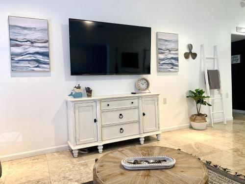 Pool, Hot tub, Close to Beaches, Shopping, More! in Osprey (FL) Pool, Hot tub, Close to Beaches, Shopping, More! in Osprey (FL)