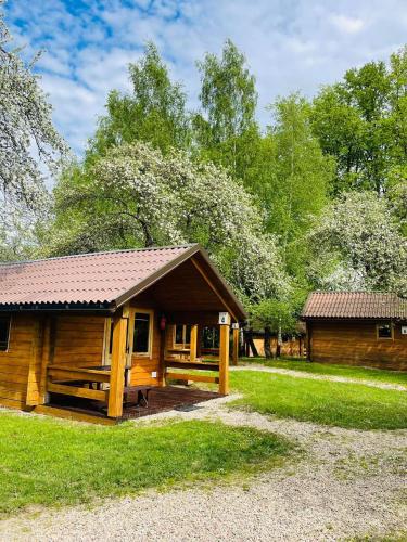 A szálláshely kívülről, Poilsio gyvenvietė "Obuolių sala" (Poilsio gyvenviete "Obuoliu sala") in Moletai Rajonas A szálláshely kívülről, Poilsio gyvenvietė "Obuolių sala" (Poilsio gyvenviete "Obuoliu sala") in Moletai Rajonas