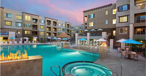 LUX 2 BED DESERT RIDGE 2 HEATED POOLS GYM in Desert View Village LUX 2 BED DESERT RIDGE 2 HEATED POOLS GYM in Desert View Village