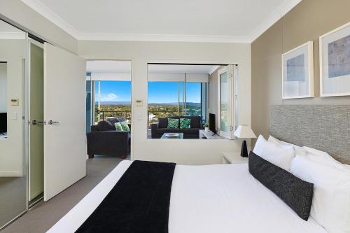 Silvershore Apartments in Biggera Waters Silvershore Apartments in Biggera Waters