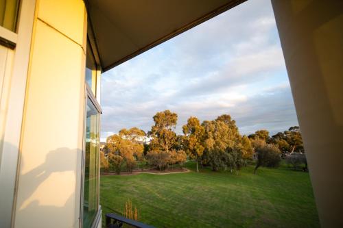 balkon/terras, Sfera's Park Suites & Convention Centre in Modbury balkon/terras, Sfera's Park Suites & Convention Centre in Modbury