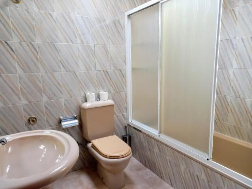 Fürdőszoba, Ático Pilos (Atico Pilos) in Castro Caldelas Fürdőszoba, Ático Pilos (Atico Pilos) in Castro Caldelas