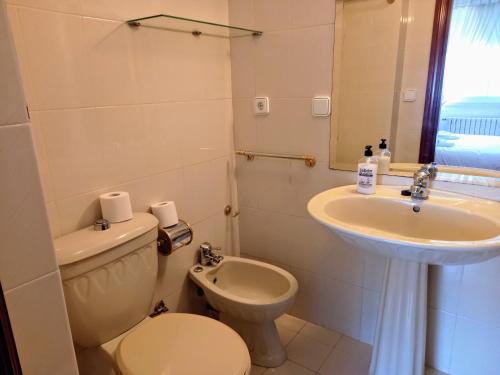 Fürdőszoba, Ático Pilos (Atico Pilos) in Castro Caldelas Fürdőszoba, Ático Pilos (Atico Pilos) in Castro Caldelas