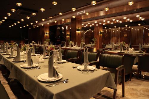 ห้องอาหาร, Regal Hotel by Grand in นาวัว ห้องอาหาร, Regal Hotel by Grand in นาวัว