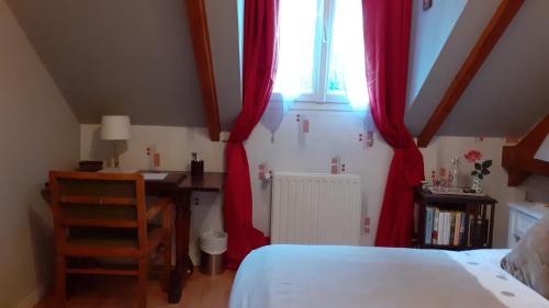 Chambre sur jardin dans une maison pleine de vie in Saint-Remy-les-Chevreuse Chambre sur jardin dans une maison pleine de vie in Saint-Remy-les-Chevreuse