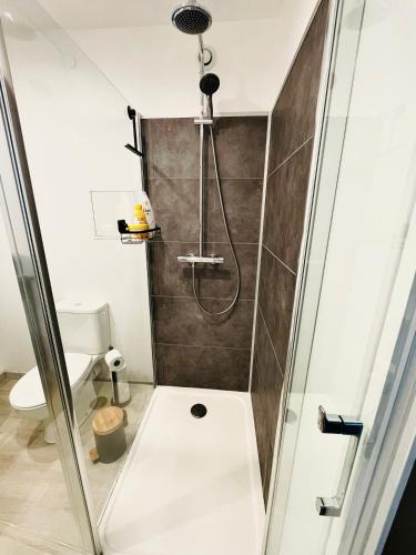 Bathroom, Appartement « cocooning » au bord du Loing in Nemours Bathroom, Appartement « cocooning » au bord du Loing in Nemours