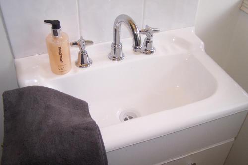 This photo about Creswick Cabin Retreat shared on HyHotel.com