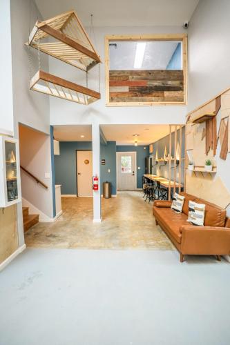 gedeelde lounge/tv-ruimte, Podshare San Francisco Marina near Presidio of San Francisco gedeelde lounge/tv-ruimte, Podshare San Francisco Marina near Presidio of San Francisco