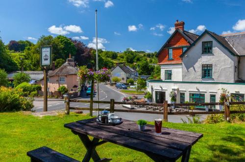 Buitenkant, The Crown Hotel in Exmoor National Park Buitenkant, The Crown Hotel in Exmoor National Park