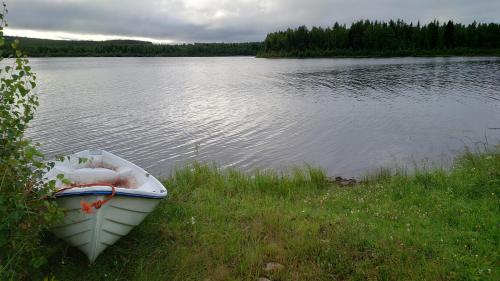 Authentic Arctic Country House By the River in ピュハトゥントゥリ Authentic Arctic Country House By the River in ピュハトゥントゥリ