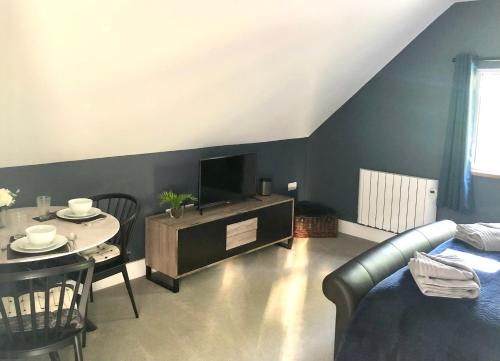 Oakworth Lodge - New self contained studio in Heathfield Oakworth Lodge - New self contained studio in Heathfield