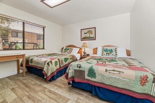 Big Bear Lake Front Lodge in Big Bear Lake (CA) Big Bear Lake Front Lodge in Big Bear Lake (CA)