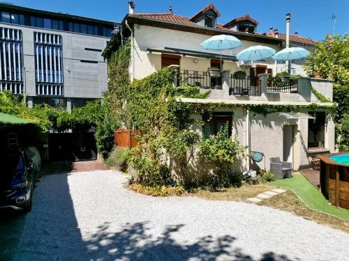 B&B "Clos Feuillat" near Institut & Musee Lumiere B&B "Clos Feuillat" near Institut & Musee Lumiere
