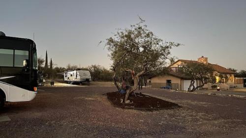 Modern Cozy Motorhome in Sasabe (AZ) Modern Cozy Motorhome in Sasabe (AZ)