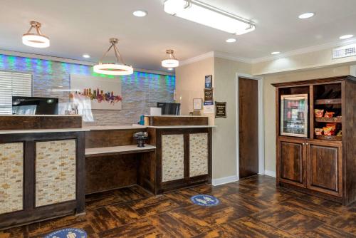 Hol, Best Western Allatoona Inn and Suites in Cartersville (GA) Hol, Best Western Allatoona Inn and Suites in Cartersville (GA)